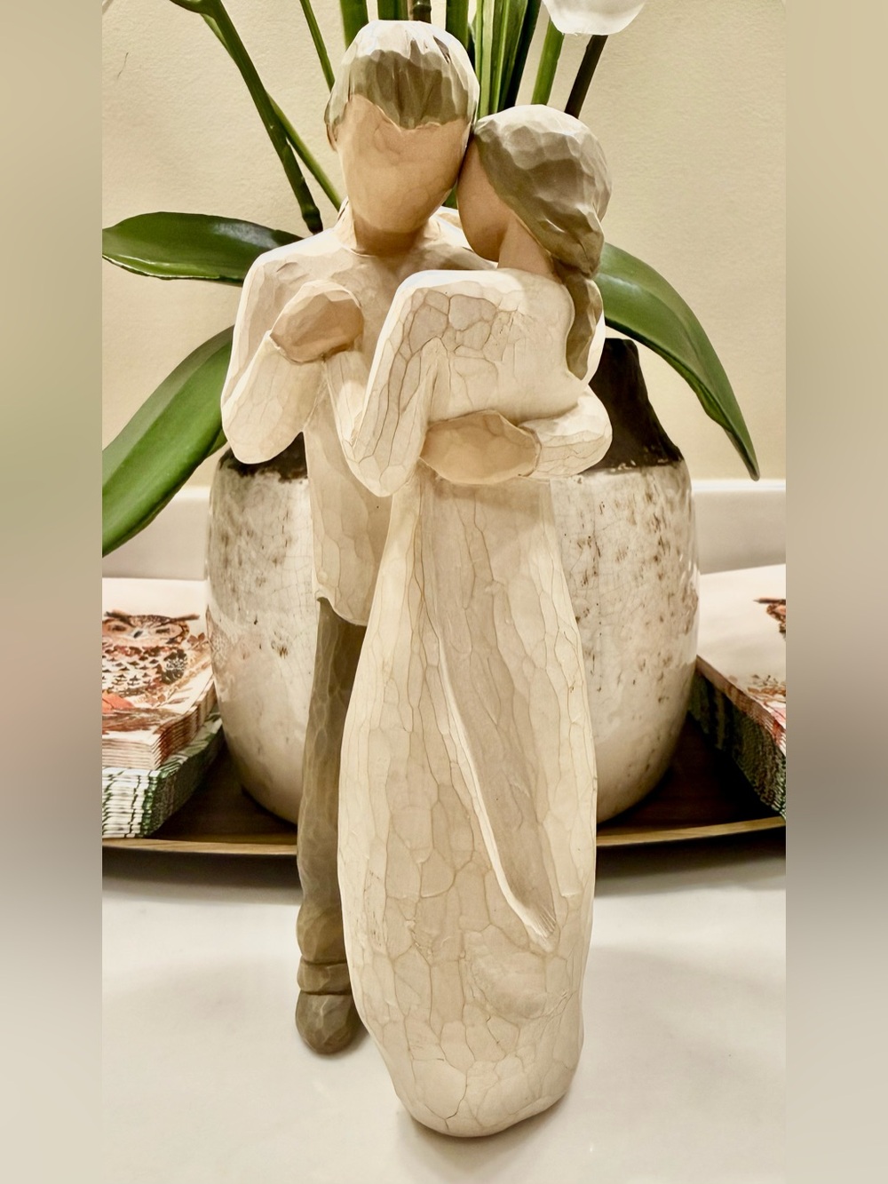 2003 willow tree - promise -
hand- Carved Beige Angel Couple Figurine -